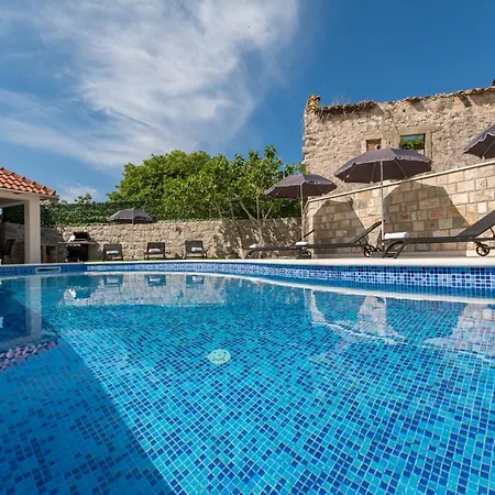 Martinovic Apartment *